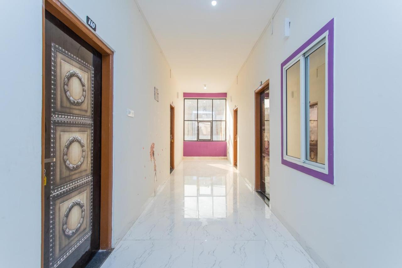 Oyo 27862 Hotel Brooklyn Индаур Экстерьер фото